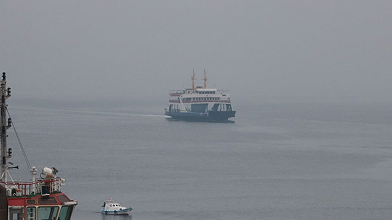 Çanakkale Boğazı, kar yağışı nedeniyle gemi geçişlerine kapatıldı