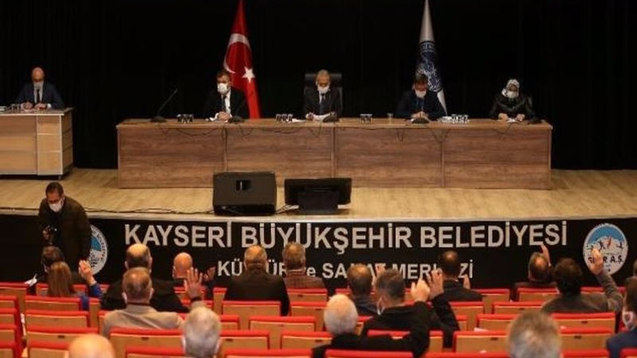 Halkın okul yapılması için bağışladığı araziye önce ahır yapan AKP, şimdi de villa yapacak