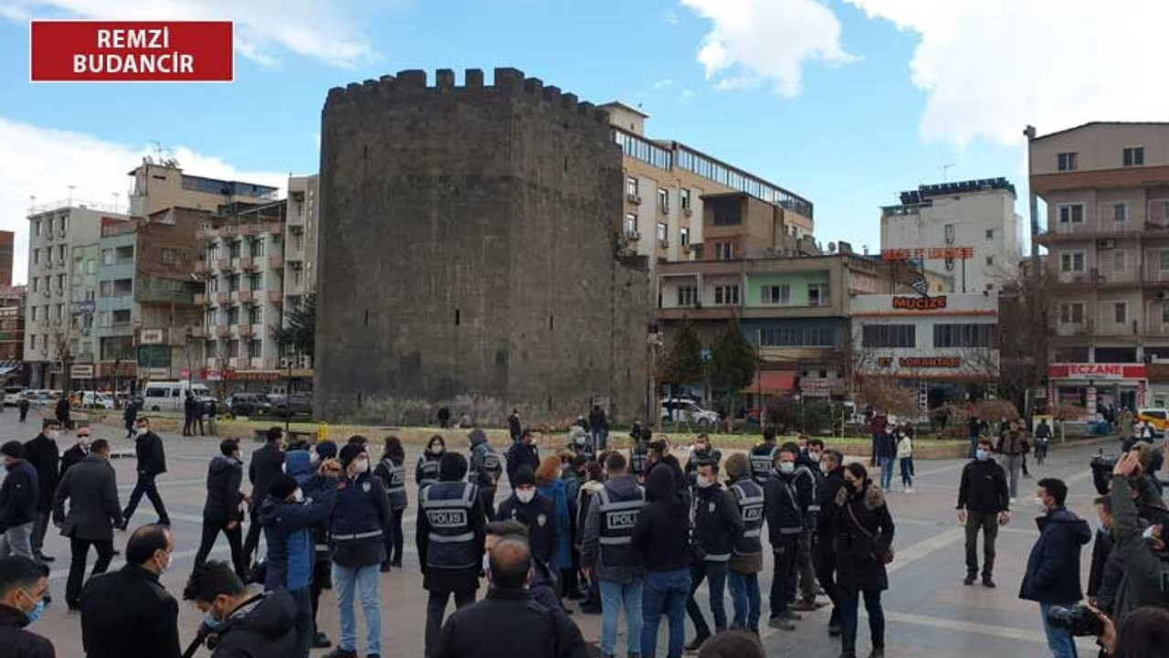 Diyarbakır’da kadınların 'İnsan Zinciri' eylemine polis engeli