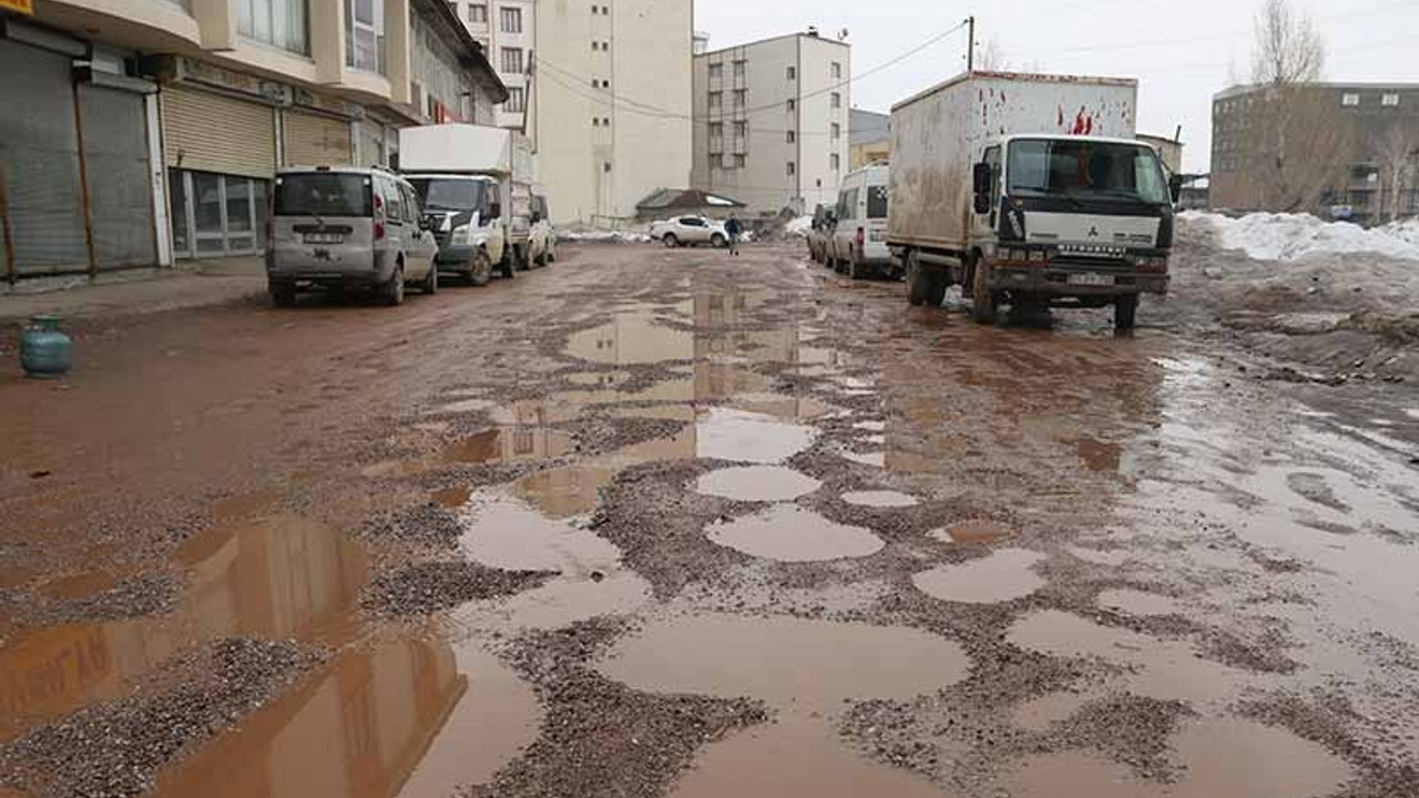 Yüksekova'daki sorunları göstermemek için 'havadan' görüntülediler