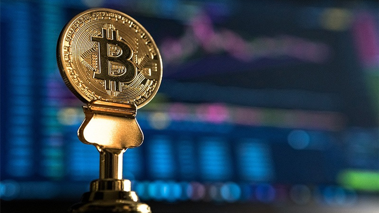 Kripto parada dalgalanma sürüyor: Bitcoin'in piyasa değeri 1 trilyon dolara ulaştı