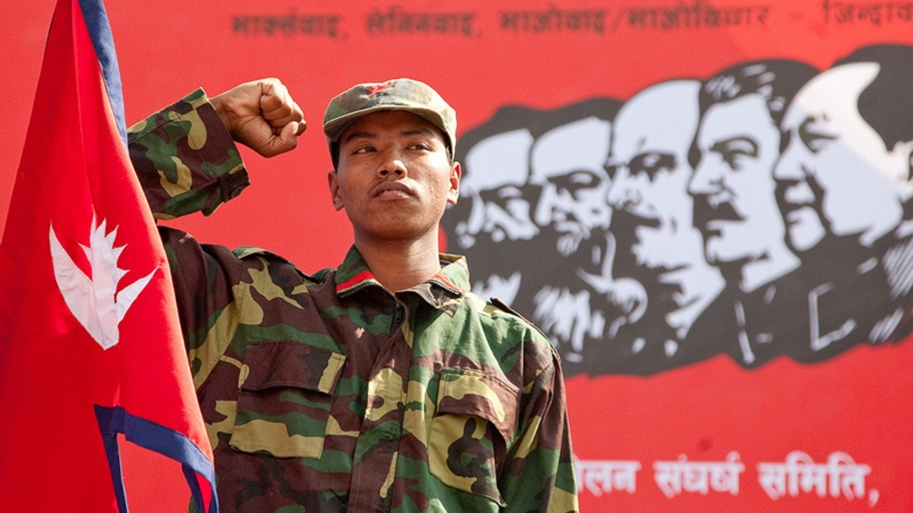 Silah ve Seçim Sandığı: Nepal'deki Maoist Devrimin Öyküsü