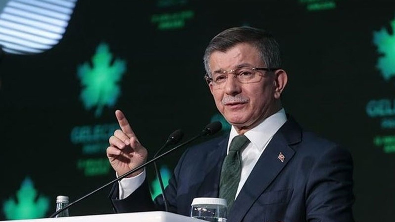 Davutoğlu: Türkiye'de 'tek adam' yönetimi yok, iki buçuk adam yönetimi var