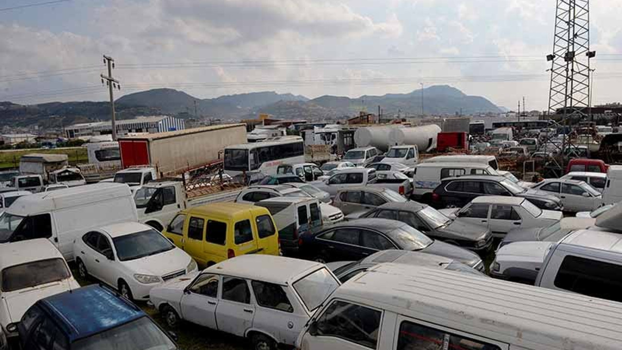 Hatay’da, 80 milyon lira değerindeki araçlar, 'borçlarından dolayı' çürümeye terk edildi