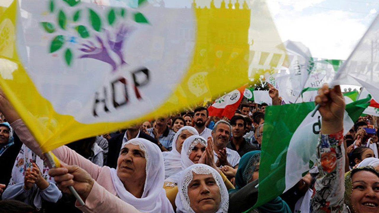 Selvi: AK Parti'de HDP'ilerin dokunulmazlıklarının kaldırılması konusunda toptancı bir yaklaşım var