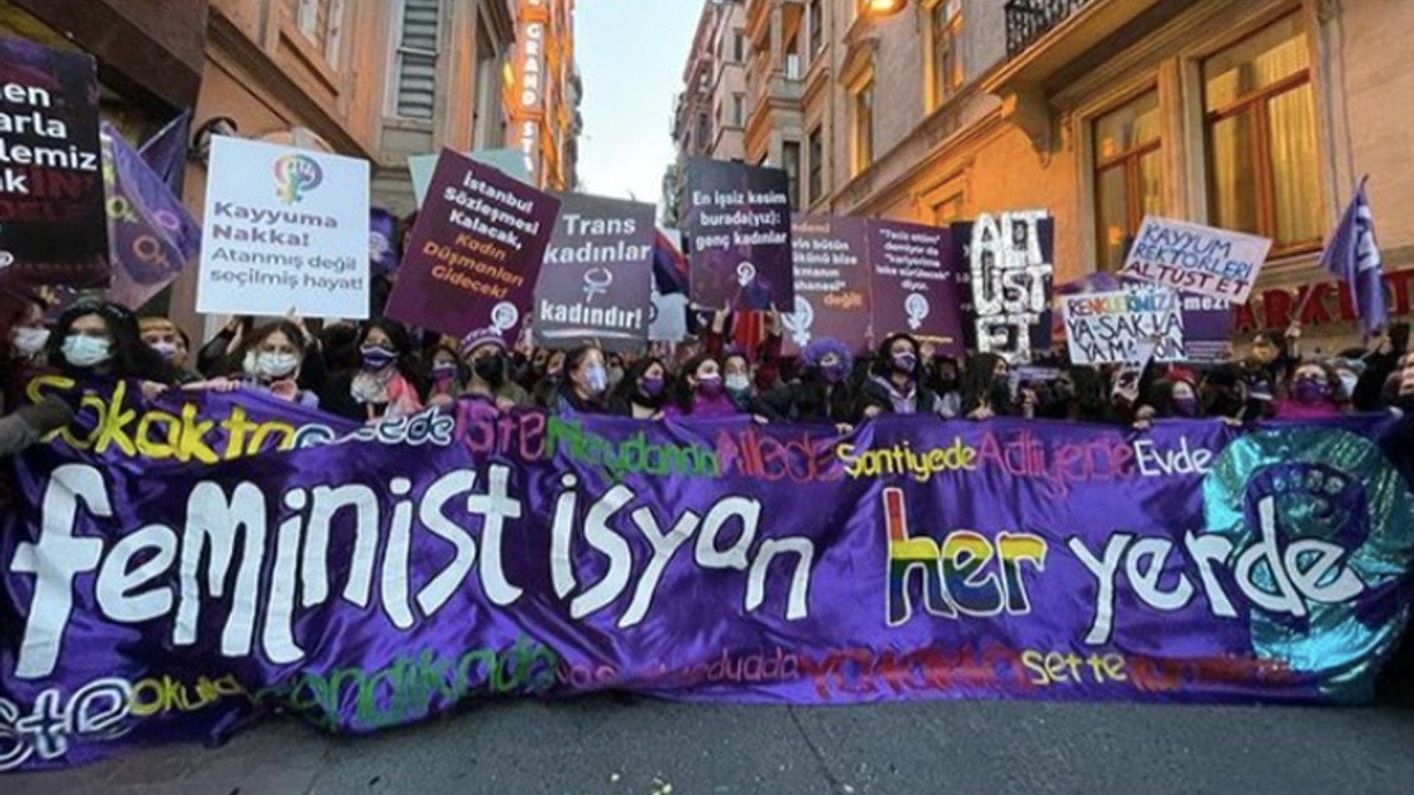 Feminist Gece Yürüyüşü'nün ardından kadınların evlerine polis baskını: 10 gözaltı