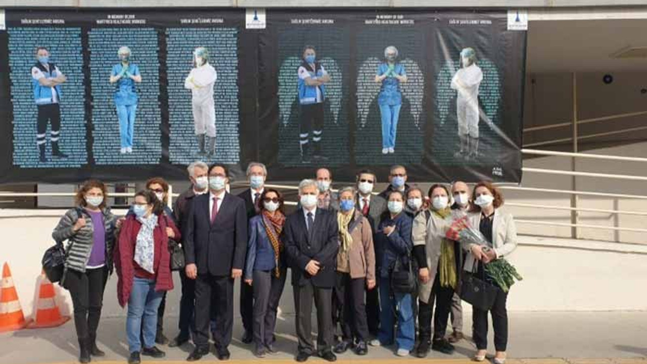 İzmir Tabip Odası, pandeminin birinci yılında yaşamını yitiren sağlık emekçilerini andı