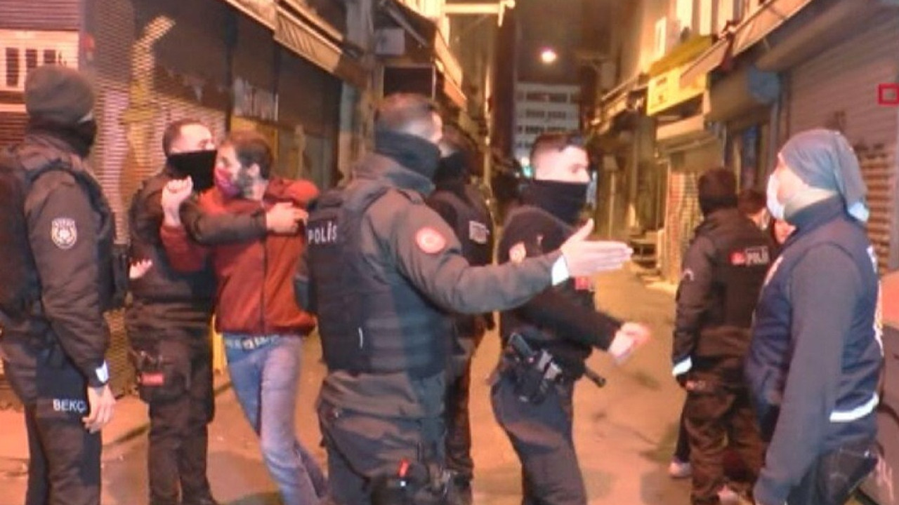Beyoğlu'nda bekçilerle müşteriler arasında arbede: Biber gazı sıkıldı, 66 bin lira ceza kesildi