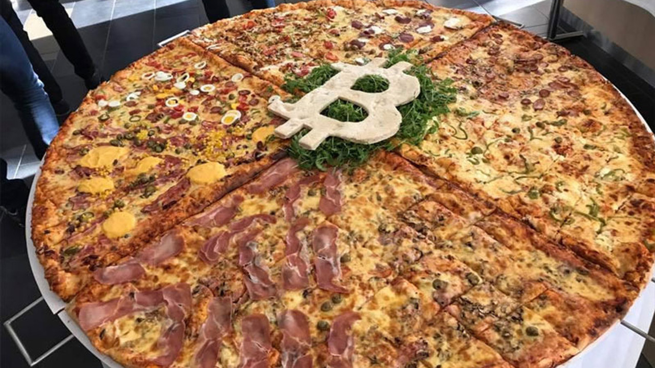 Bitcoin hızla yükselince iki pizzaya 613 milyon dolar ödemiş oldu