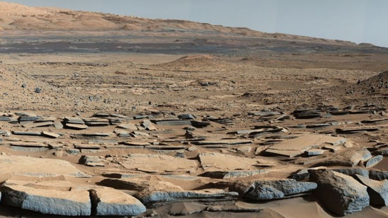 Mars'ın yüzeyinden kaybolan suyun kabuğunda sıkıştığı düşünülüyor