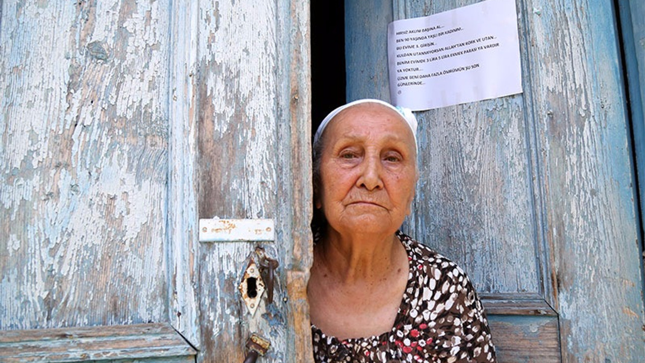 Üç defa evini soyan hırsıza kapısına astığı mektupla seslendi