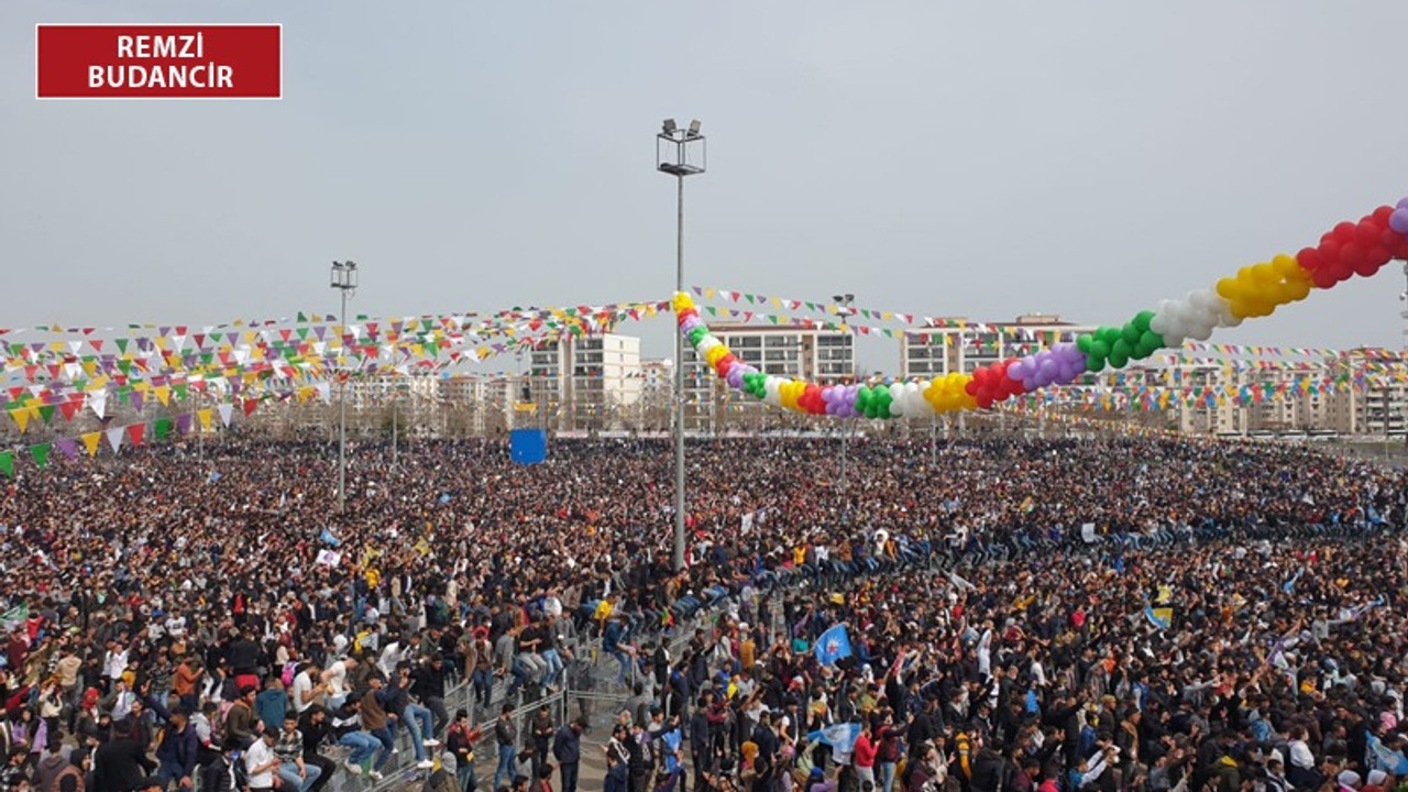 Diyarbakır Newroz'unda konuşan Sancar'dan Öcalan hatırlatması: Biz o çağrının arkasındayız