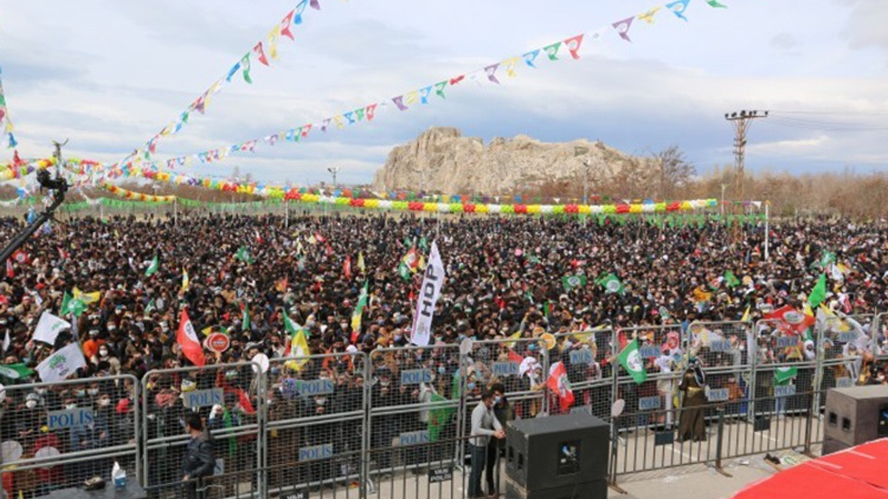 Yüzbinler il il Newroz'u kutladı