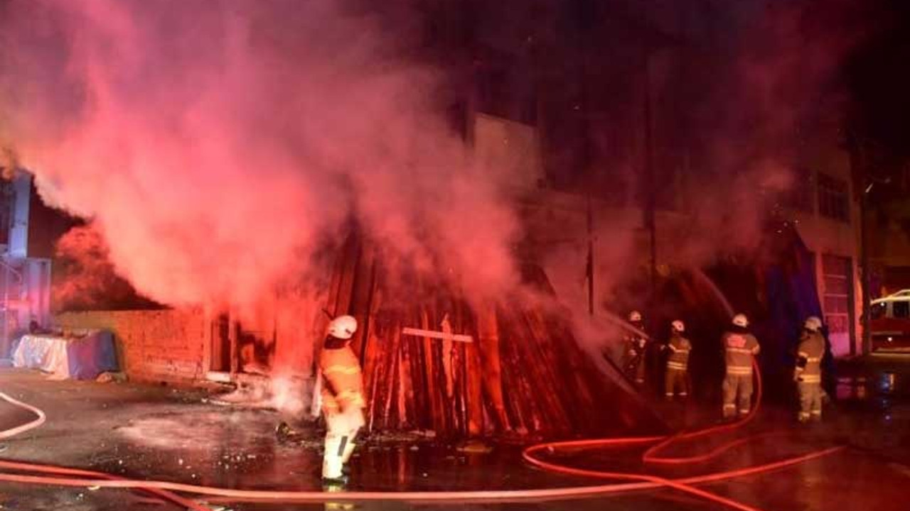 İzmir'de marangoz atölyesinde yangın