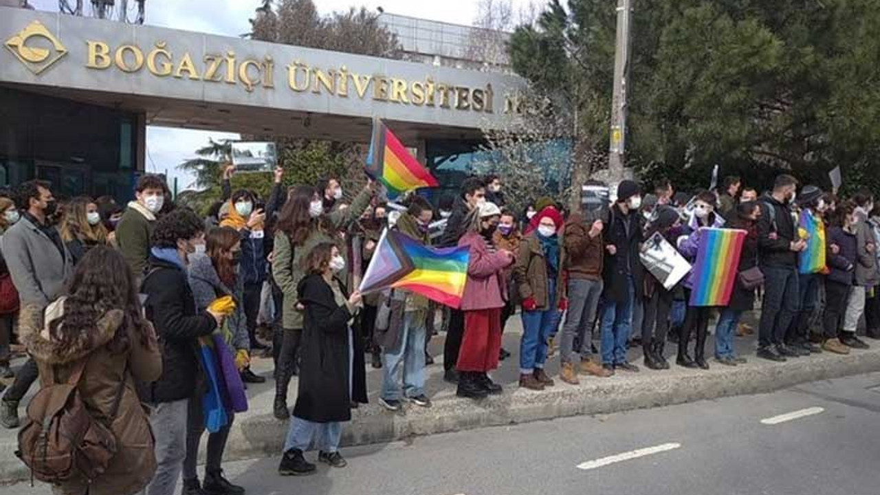 Boğaziçi öğrencilerinden gözaltına alınan arkadaşları için Çağlayan Adliyesi önüne çağrı