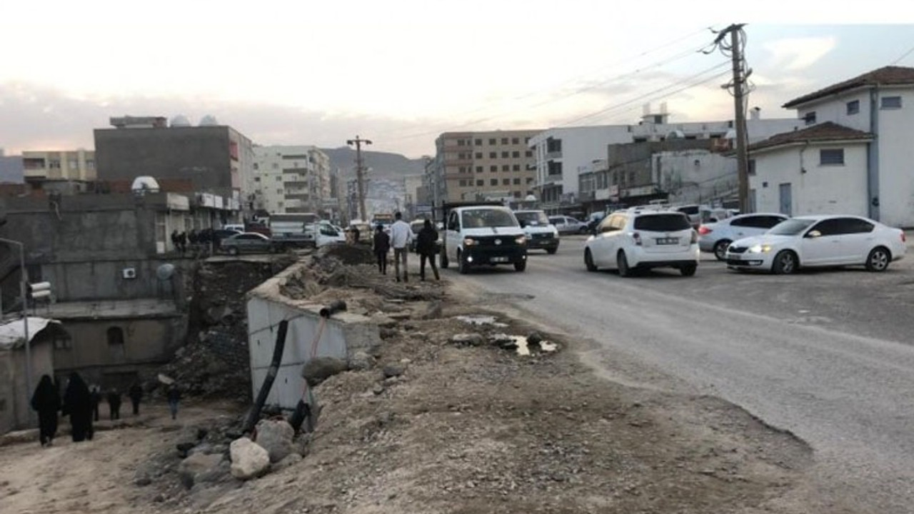 Cizre'de kayyımın milyonluk ihalesinden geriye çukurlar kaldı