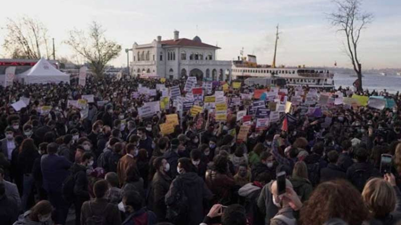 Boğaziçili öğrenciler gözaltındaki arkadaşları için bir araya geldi