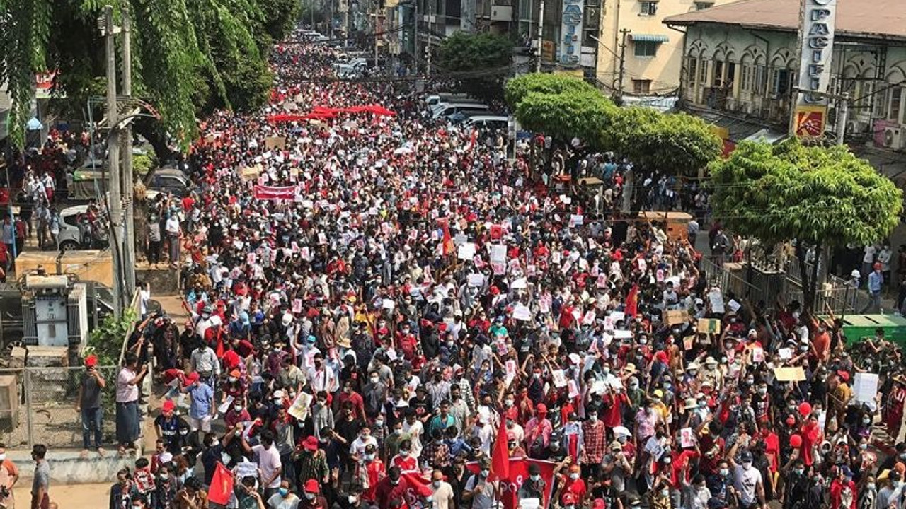 Myanmar'da darbe karşıtı protestolar: Ölü sayısı 459'a yükseldi