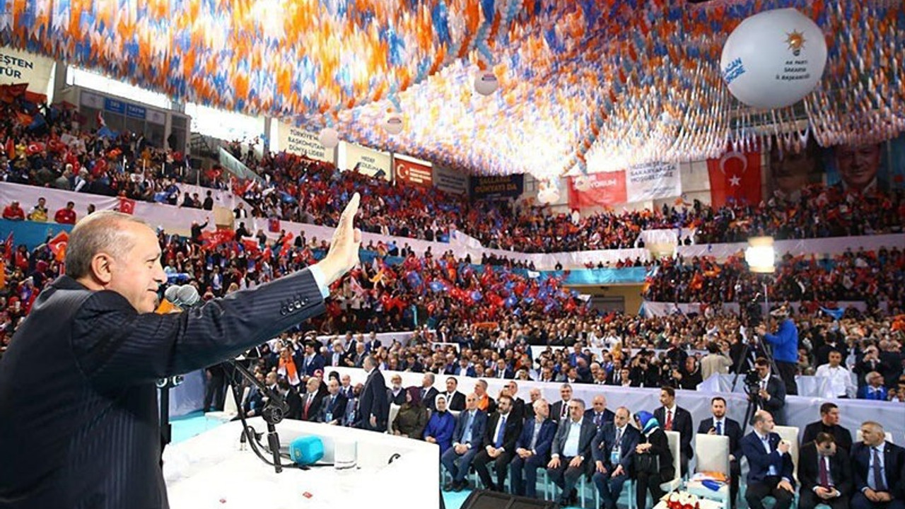 'Erdoğan her türlü gücü eline geçirmiş olmasına rağmen en sıkıntılı dönemini yaşıyor'