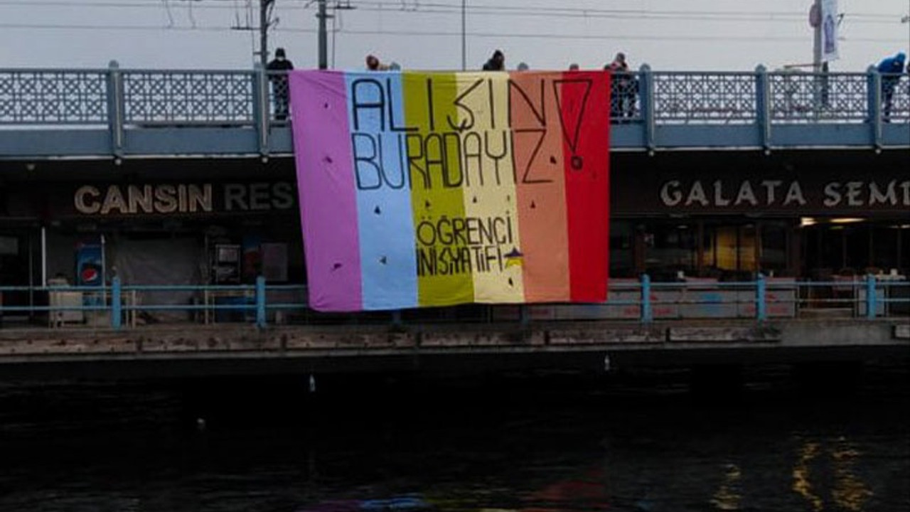 Galata Köprüsü'ne LGBTİ+ bayrağı asıldı: Alışın buradayız