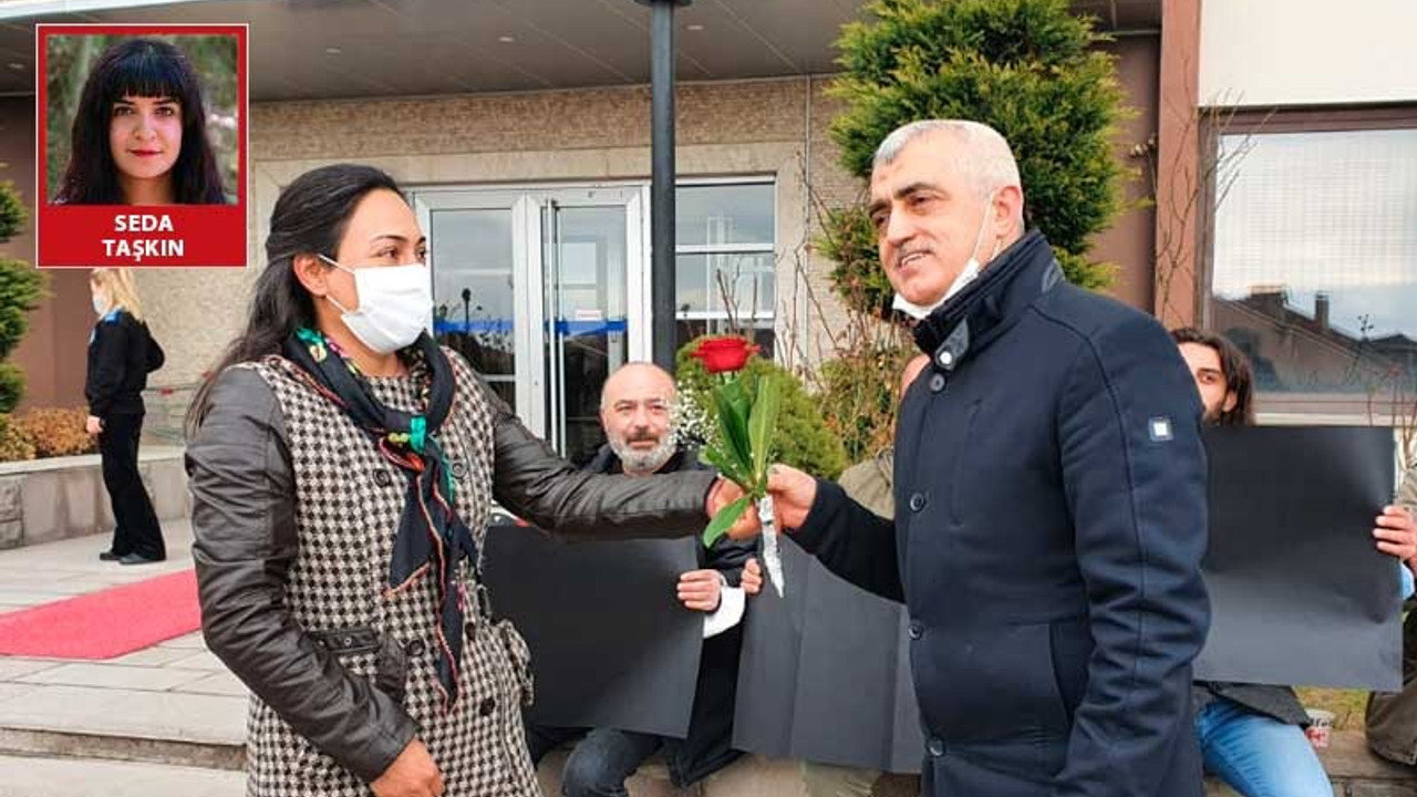 KHK’lılardan Gergerlioğlu’nun evinin önünde oturma eylemi