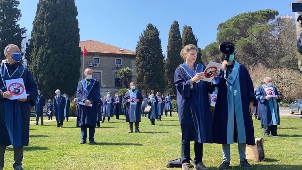 Boğaziçili akademisyenler istifa çağrısını yineledi, 'öğrencime dokunma' dedi