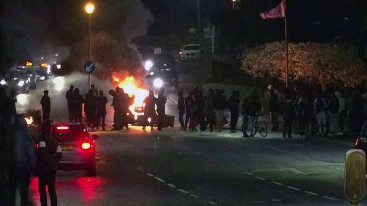 Kuzey İrlanda'da birlik yanlılarının şiddet eylemleri durdurulamıyor