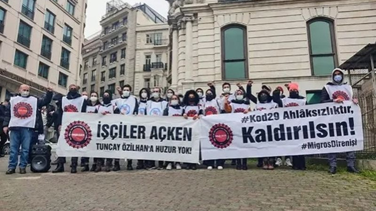 Çocuğuna borçla mama alan Migros işçisi: İnsanları açlıkla cezalandırıp, ölüme sürüklüyorlar