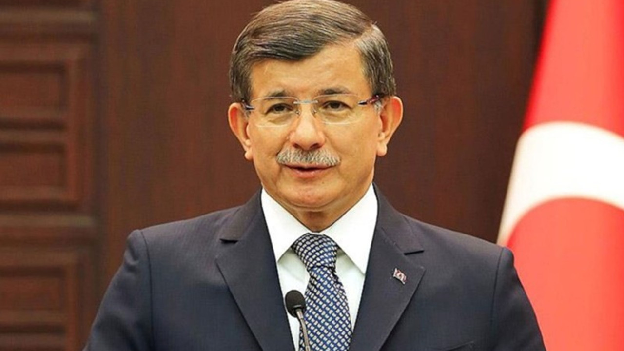 Davutoğlu, Derya Yanık'ın sosyal medya paylaşımlarını ifşa etti