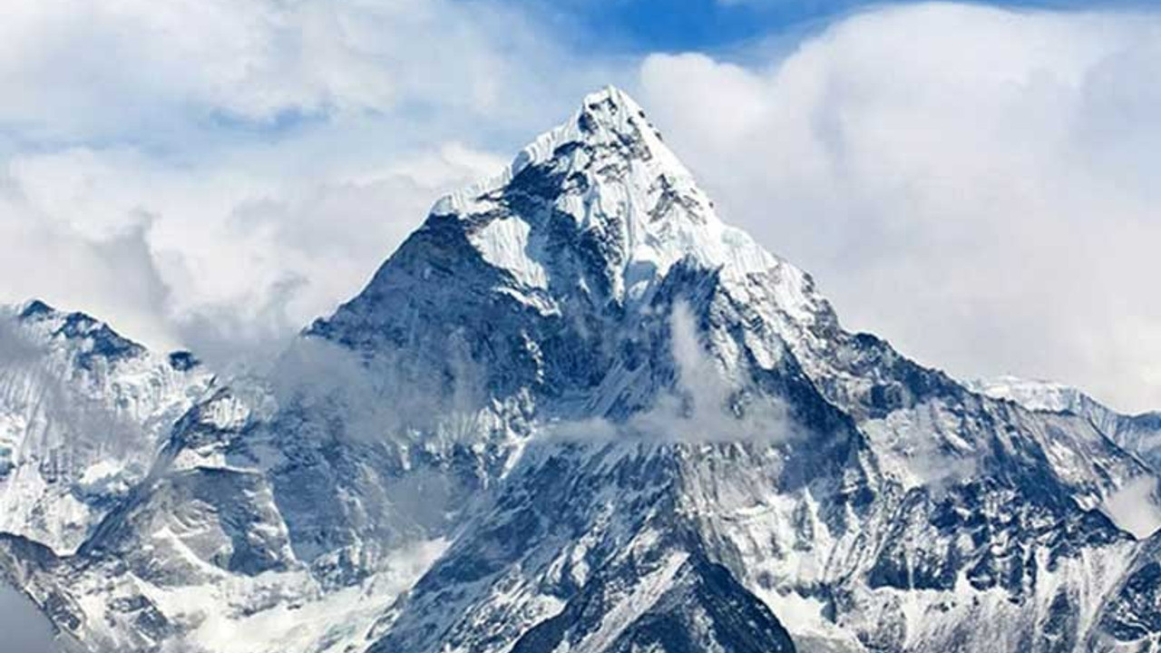 Covid-19, Everest Dağı'na da ulaştı