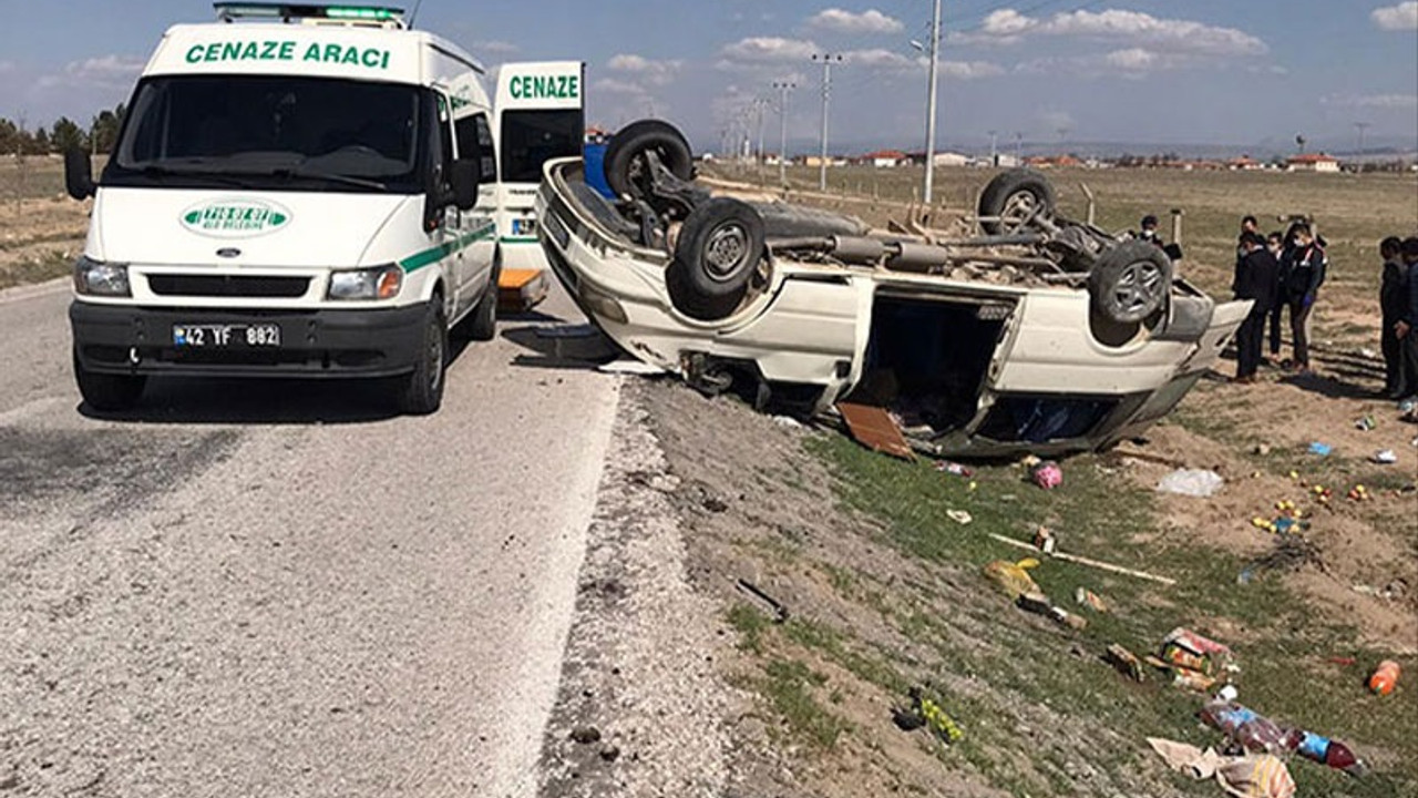 Göçmen tarım işçilerini taşıyan minibüs takla attı: 2 ölü, 6 yaralı