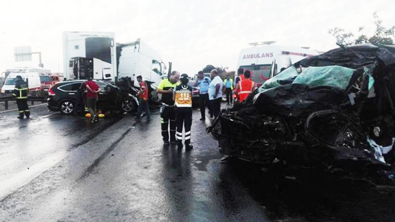 Kocaeli TEM'de kaza: 6 ölü