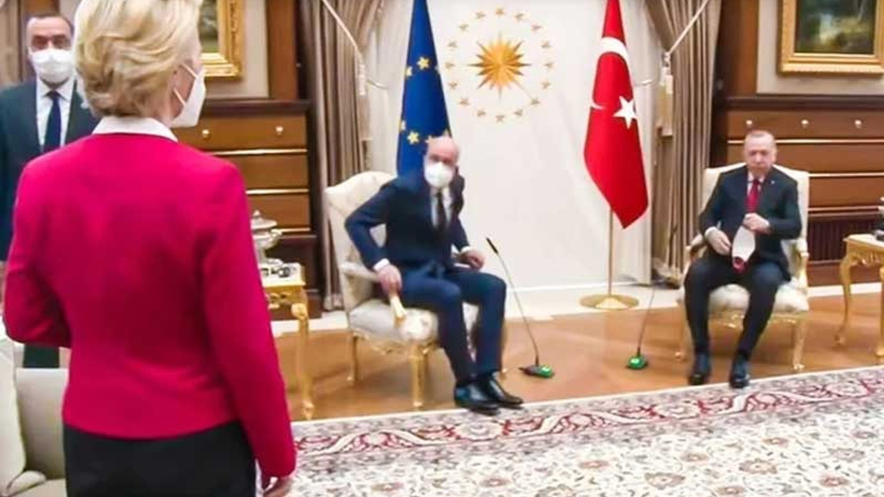 Von der Leyen o anları anlattı: Takım elbise giyip kravat taksaydım bu olur muydu?