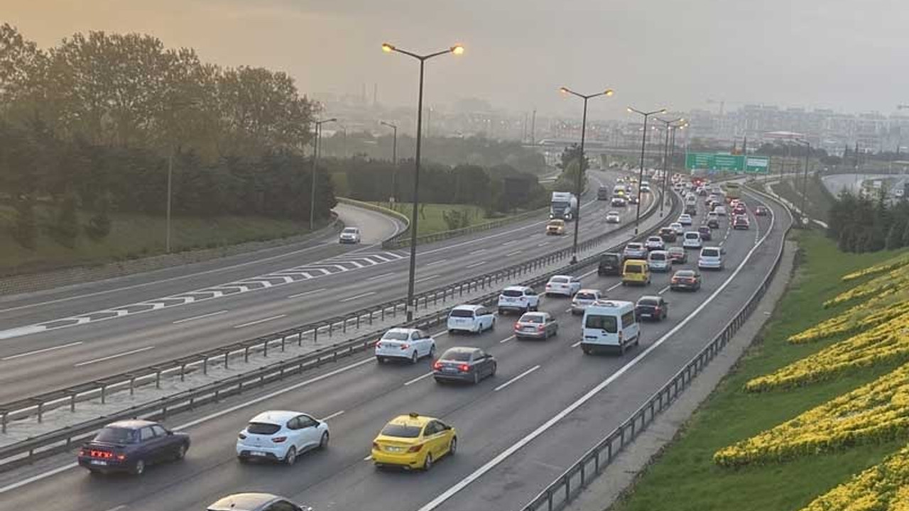 Tam kapanma öncesi İstanbul'da trafik yoğunluğu devam ediyor