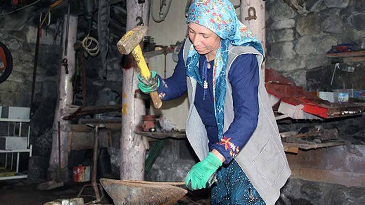 Ev işlerini bıraktı, eşinin mesleğini elinden aldı