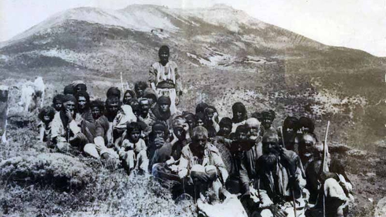 Ailesinden 80 kişi öldürülen Çiçek: Cenazelerin üzerlerine gaz dökerek öbek öbek yakmışlardı