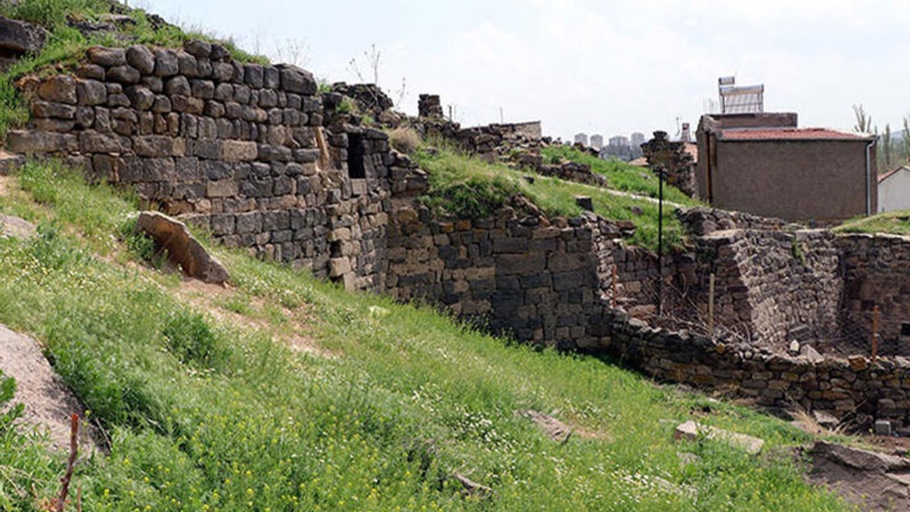 Yönetmen Elia Kazan'ın Kayseri'deki evi harabeye döndü