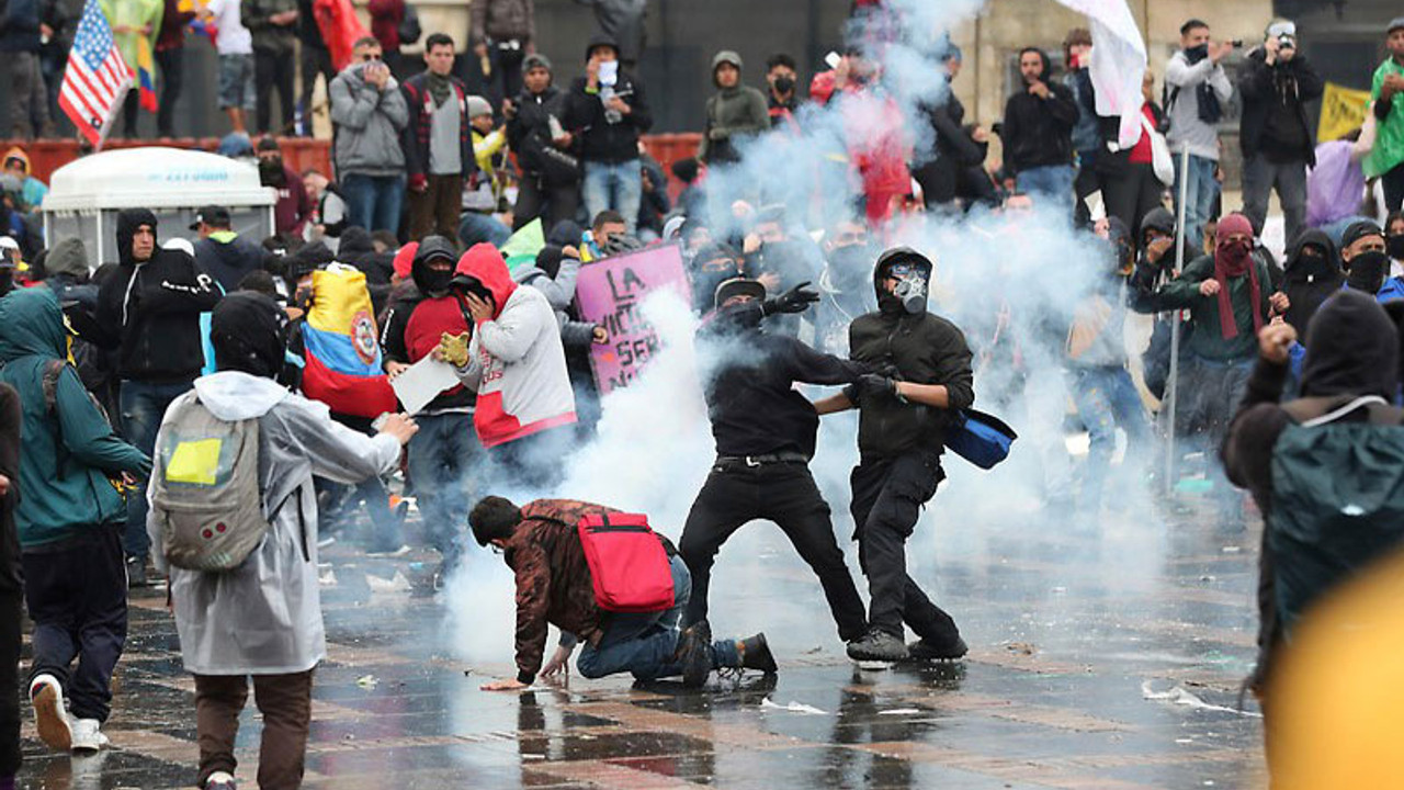 Kolombiya liderinden protestoculara görüşme çağrısı