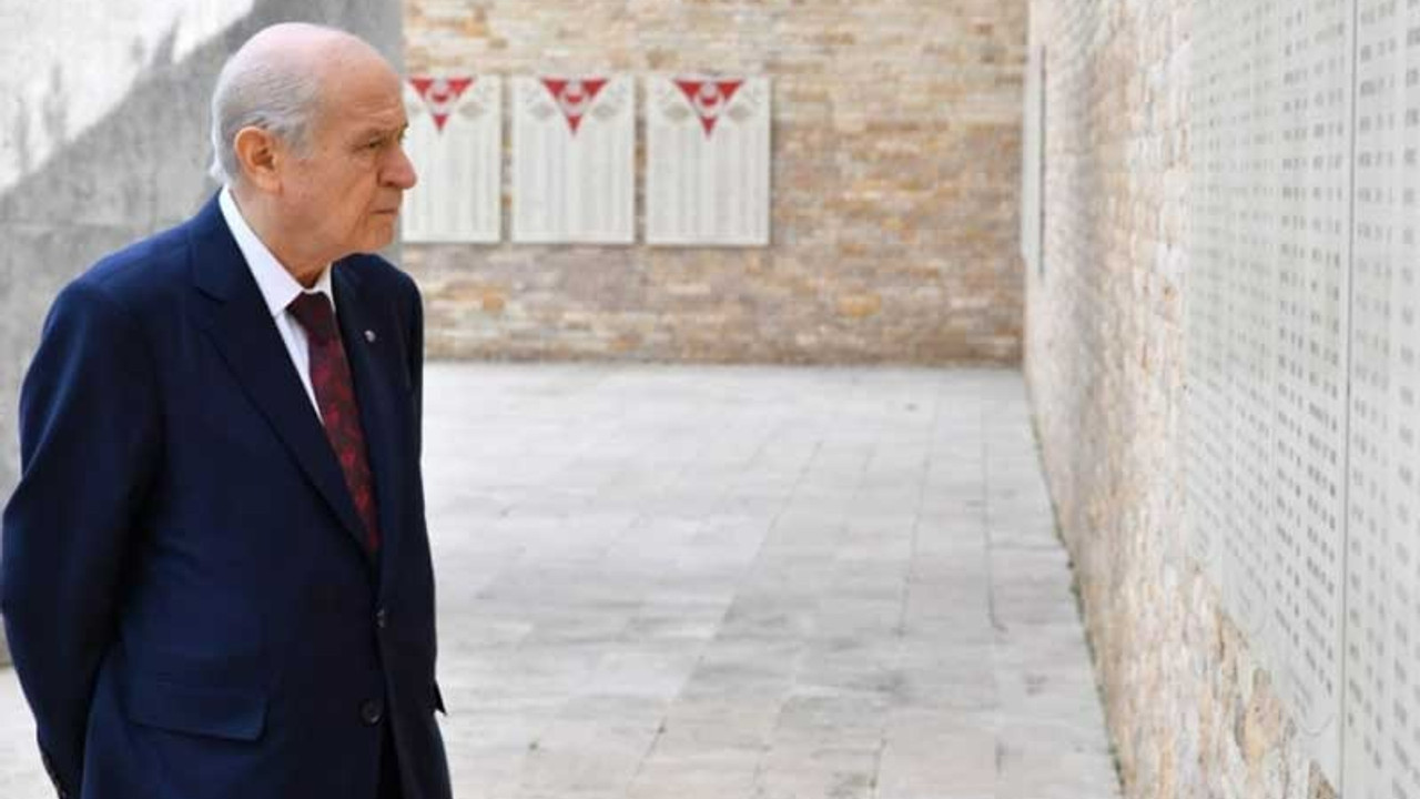 Devlet Bahçeli'nin 'elleri arkada şehitlik ziyareti' fotoğrafları ortaya çıktı