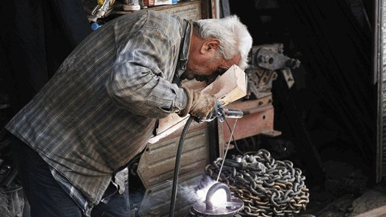 Araştırma: Emekli maaşları yetersiz, 65 yaş üstü ek gelir için çalışıyor