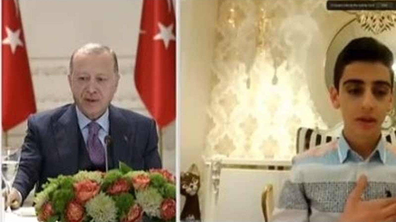 Erdoğan'ın önündeki su bardağına canlı yayın sırasında 'müdahale'