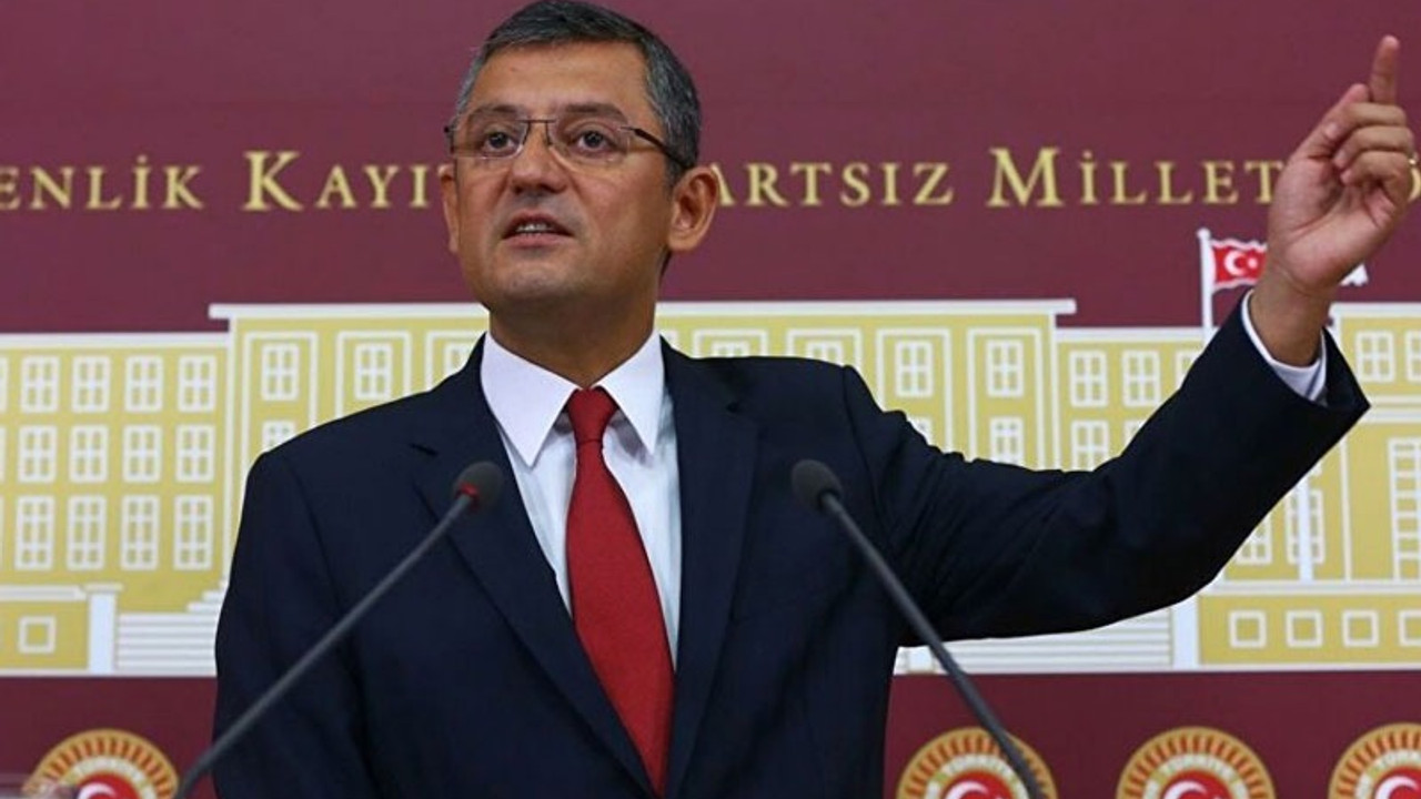 CHP'li Özel'den 'cüppe ve takkeli amiral' tepkisi: 15 Temmuz'dan ders alınmadığının kanıtı