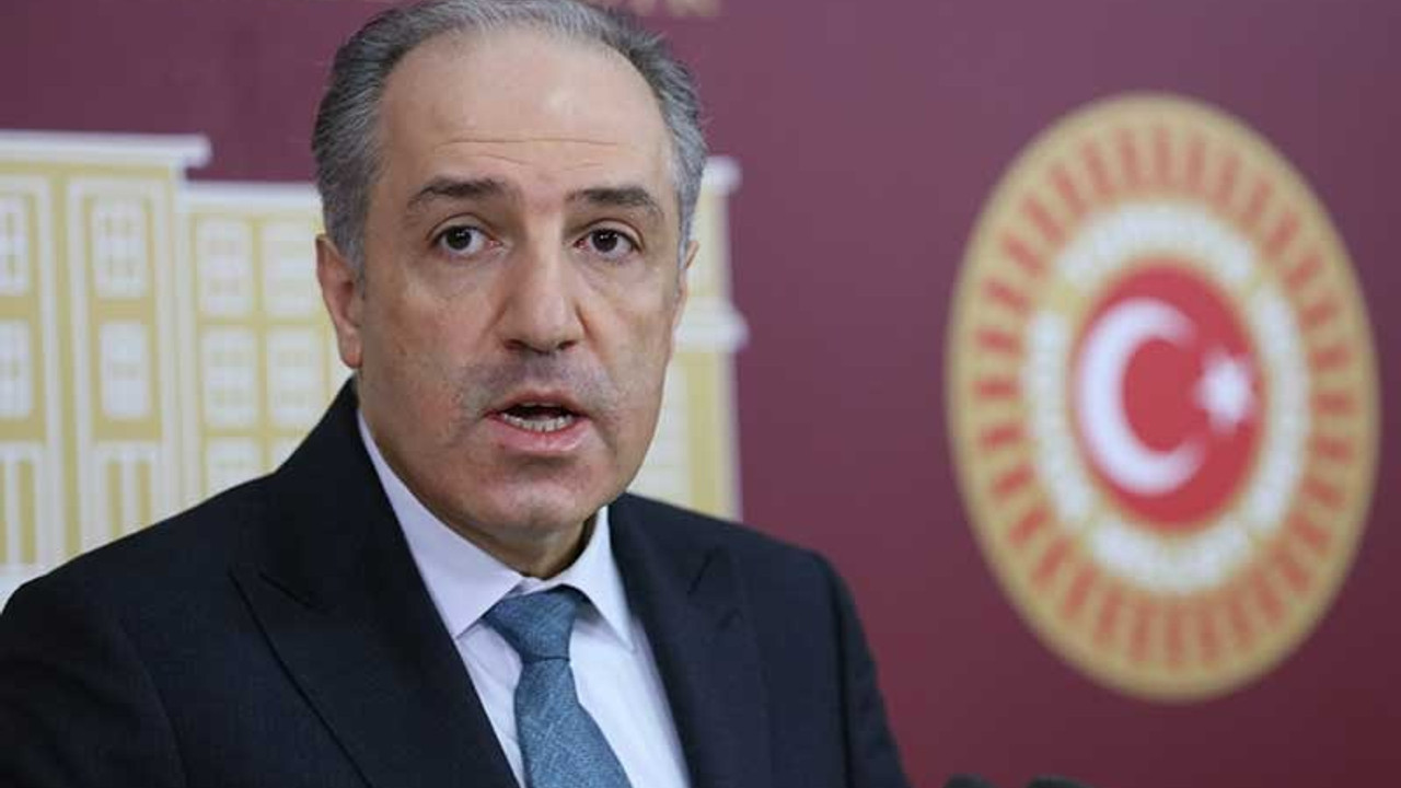 Yeneroğlu: Babacan grup kararı üzerine Erdoğan için imza verdi