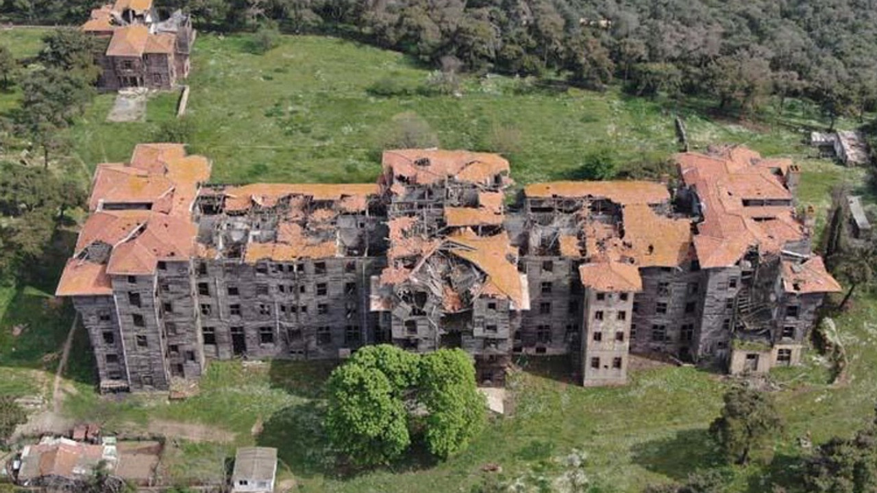 Büyükada Rum Yetimhanesi’nin restorasyonuna başlanmadı; her an çökebilir