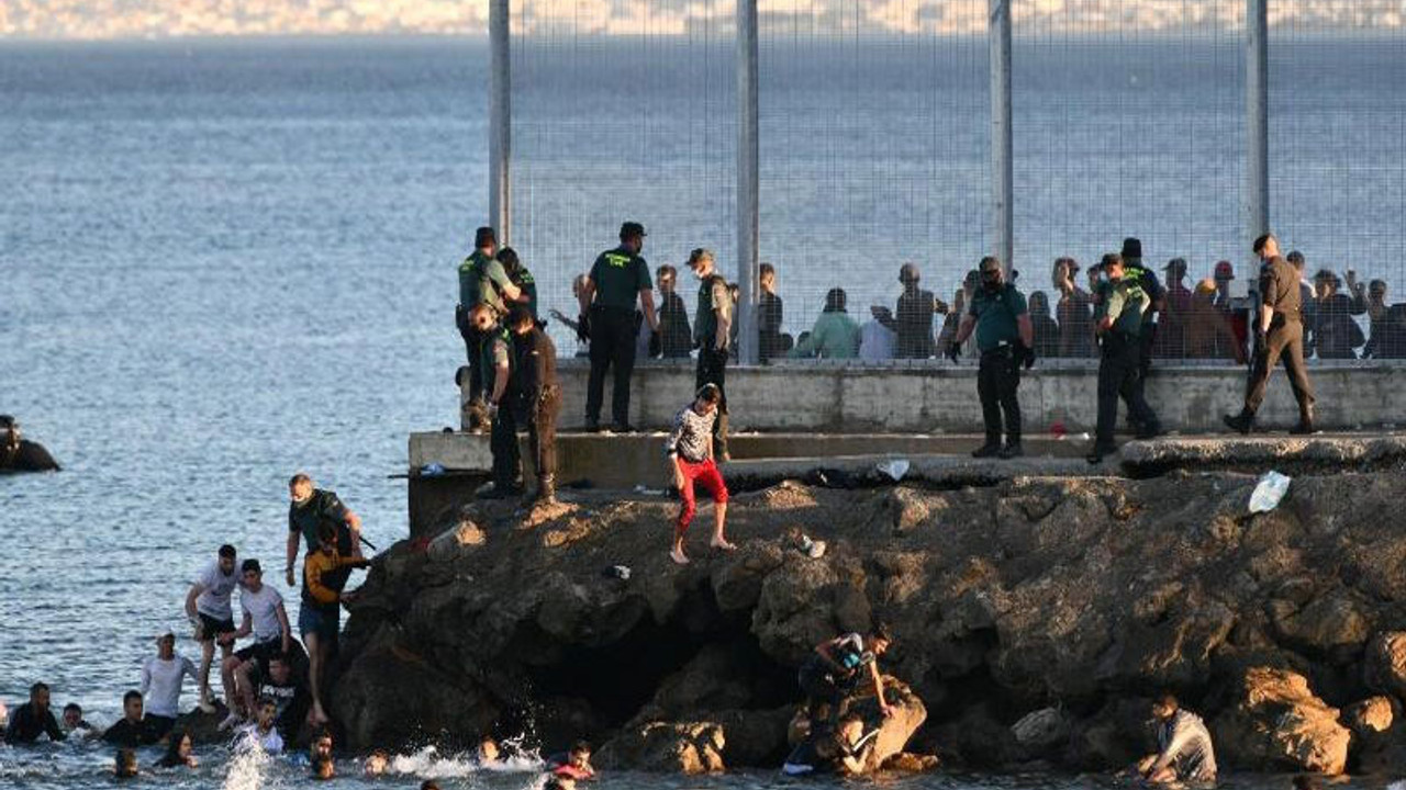 Rekor sayıda göçmen İspanya'nın Kuzey Afrika'daki toprağına giriş yaptı