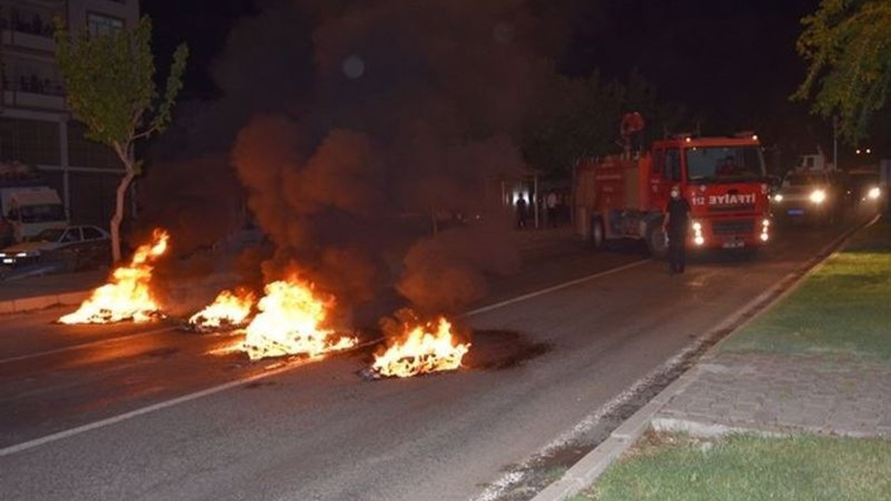 Günlerdir susuz kaldıkları için eylem yapan yurttaşlara polis müdahalesi