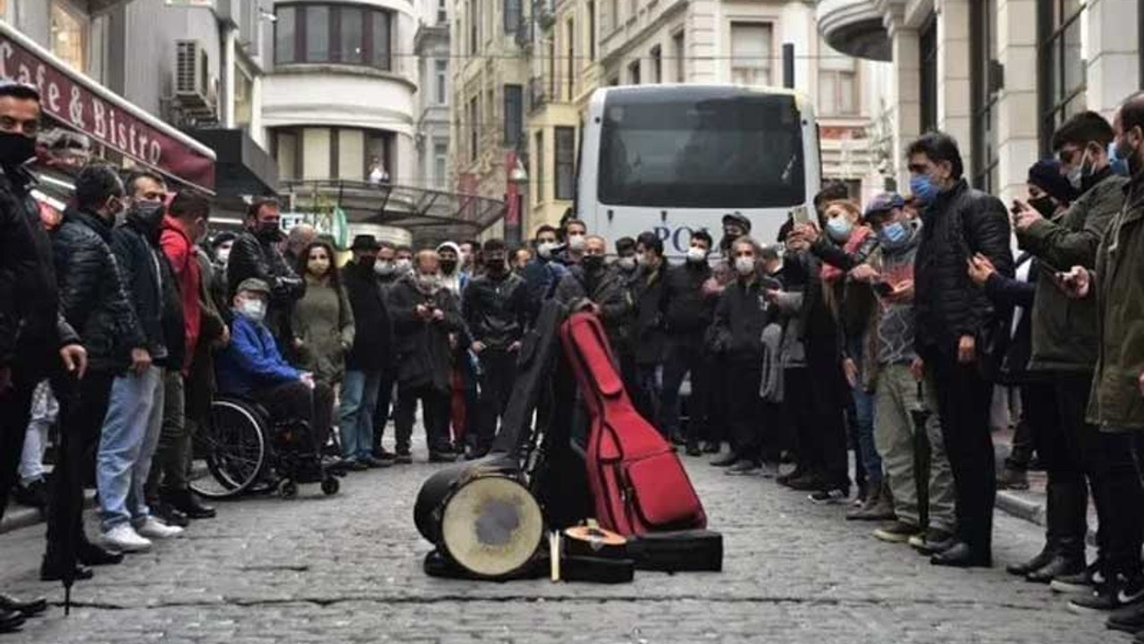 Sanatçılardan 'kademeli normalleşme' kararlarına tepki: İhmal değil politik