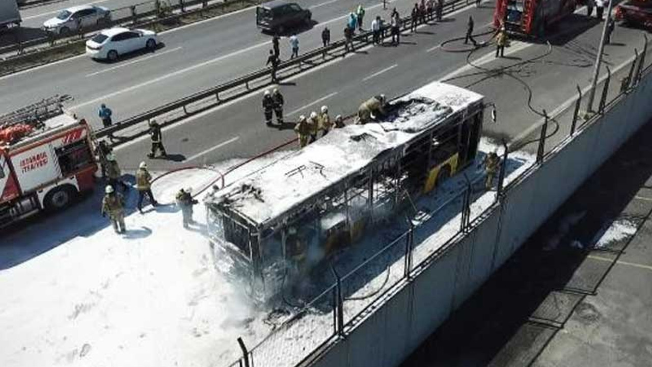 İstanbul'da halk otobüsü yandı