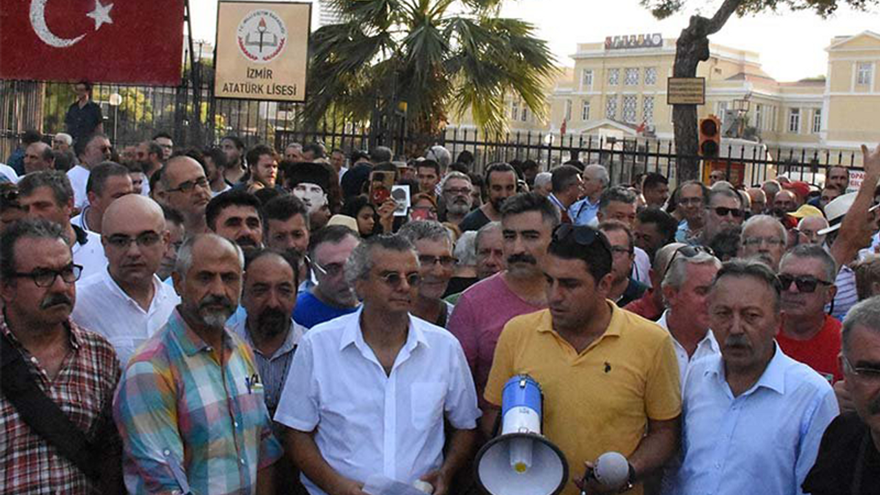 İzmir Atatürk Lisesi mezunlarından islami eğitim tepkisi