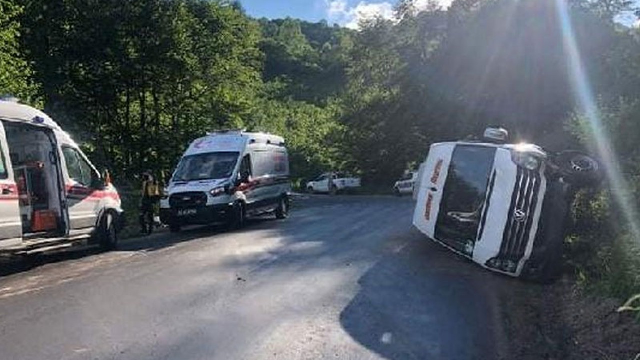 Ordu'da geziden dönenleri taşıyan minibüs devrildi: 1'i ağır, 15 kişi yaralandı